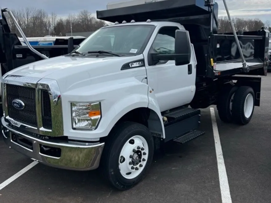 2025 Ford F-650 Base photo 1