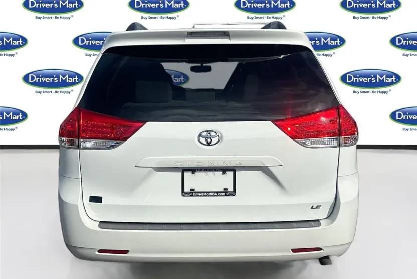 2013 Toyota Sienna photo 1