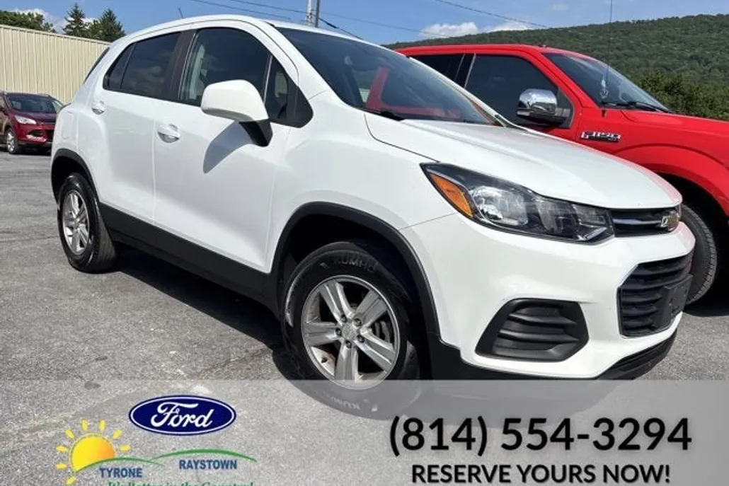 2021 Chevrolet Trax LS photo 1