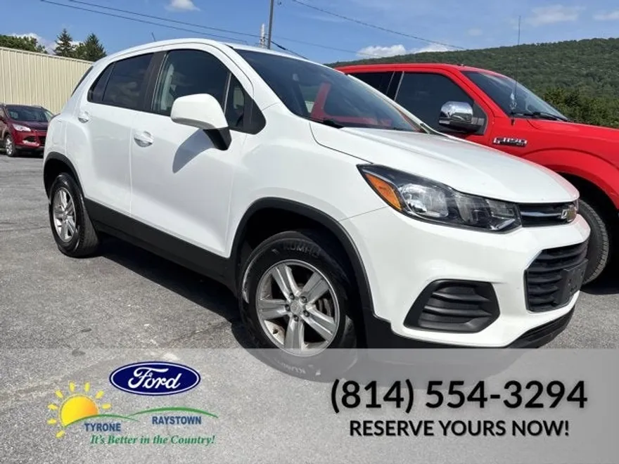 2021 Chevrolet Trax LS photo 1
