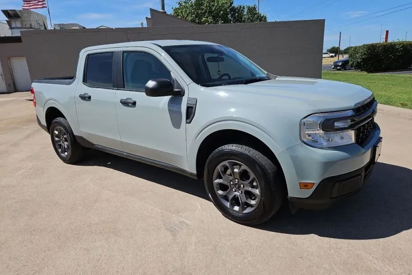 2023 Ford Maverick XLT photo 1