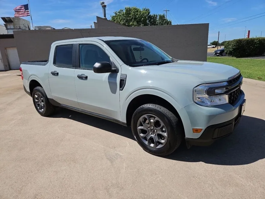 2023 Ford Maverick XLT photo 1