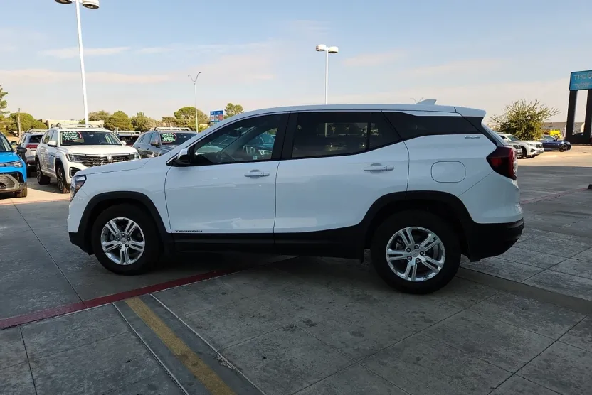 2024 Gmc Terrain SLE photo 1