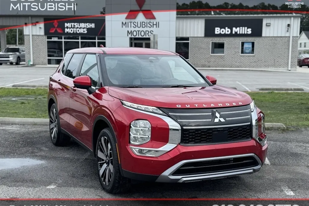 2025 Mitsubishi Outlander SE photo 1