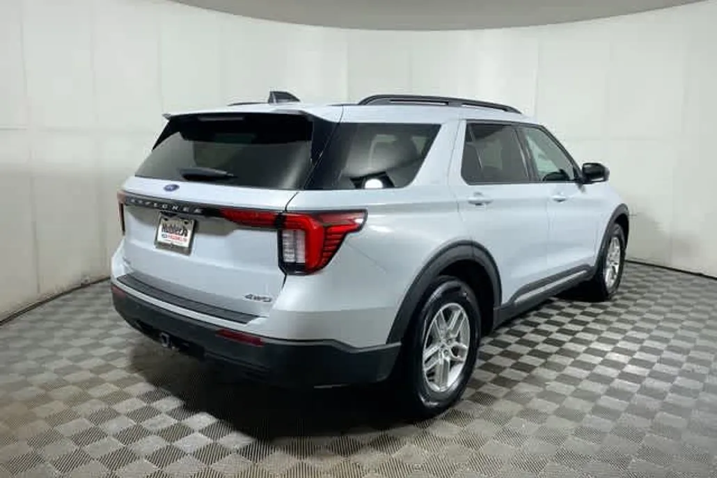 2025 Ford Explorer Sport photo 1