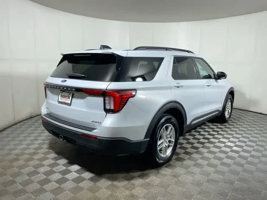 2025 Ford Explorer Sport photo 1