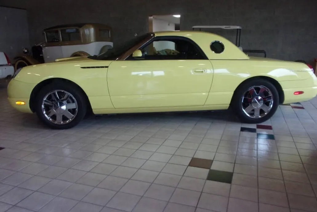 2002 Ford Thunderbird Deluxe photo 1