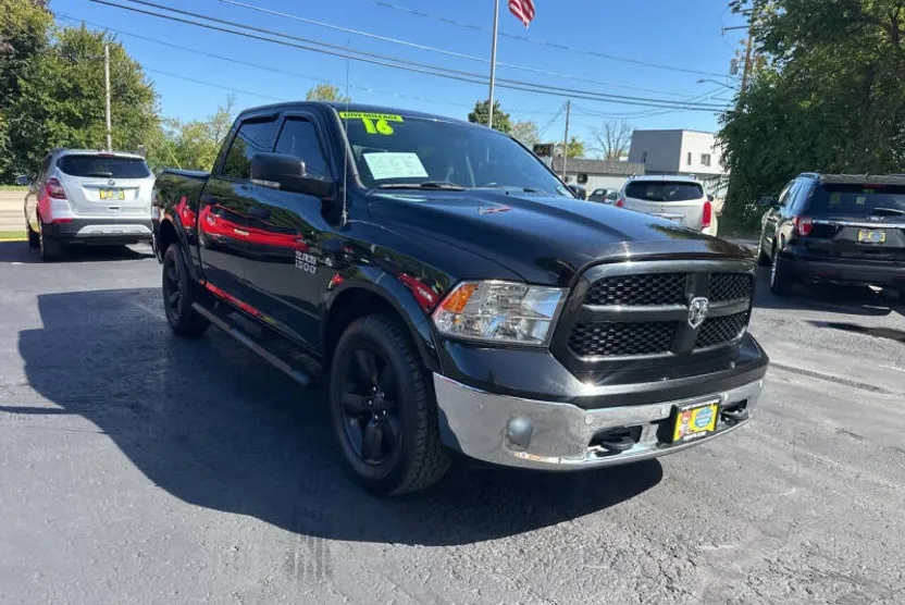 2016 Ram 1500 SLT photo 1