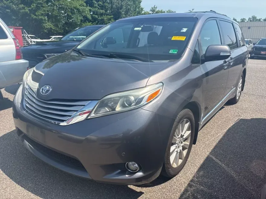 2015 Toyota Sienna Limited photo 1