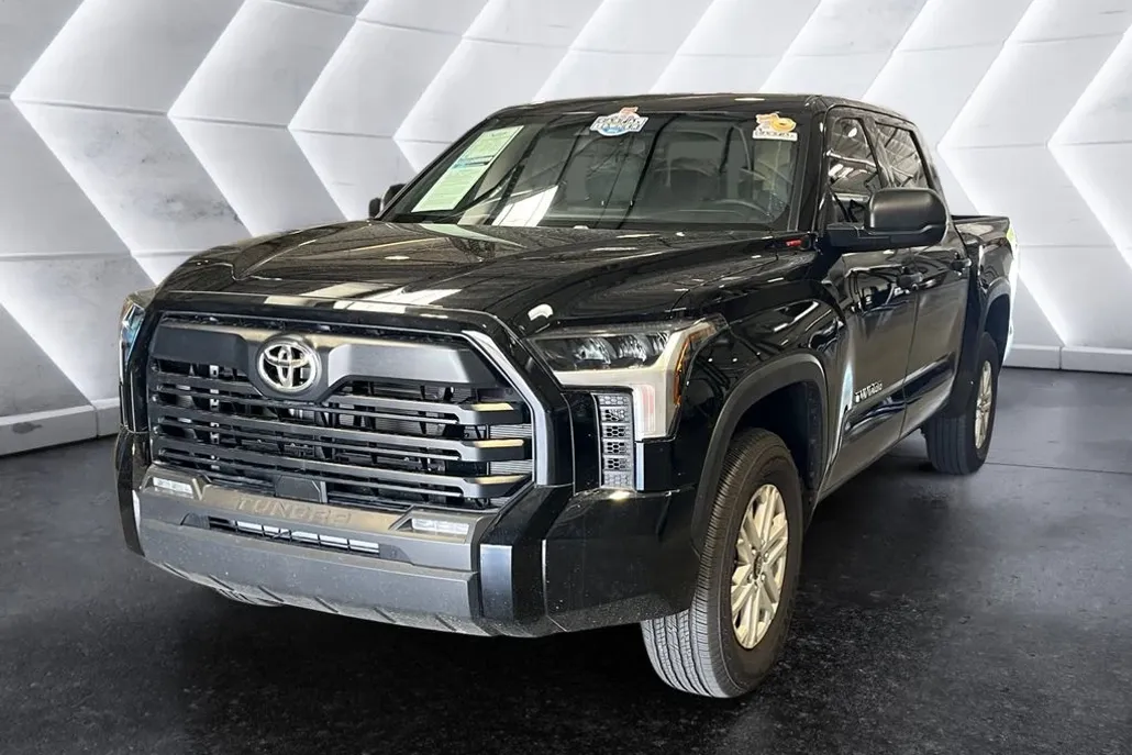 2025 Toyota Tundra SR5 photo 1