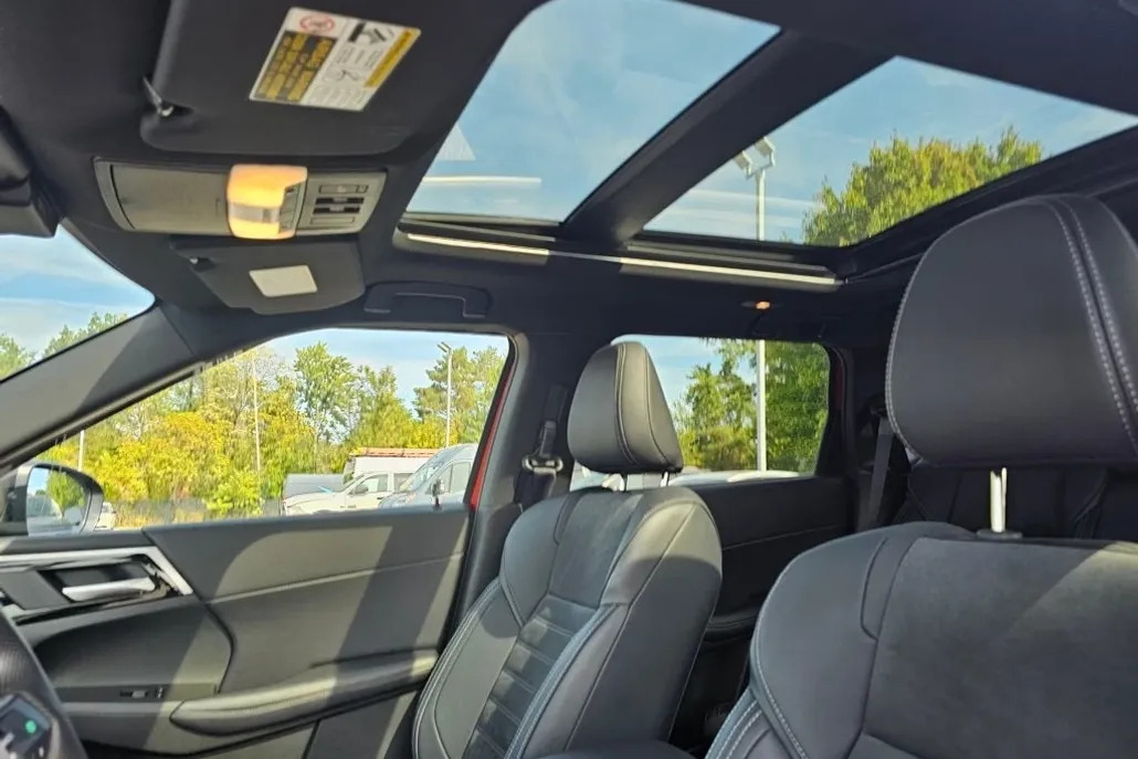 2024 Mitsubishi Outlander SE Black Edition photo 1