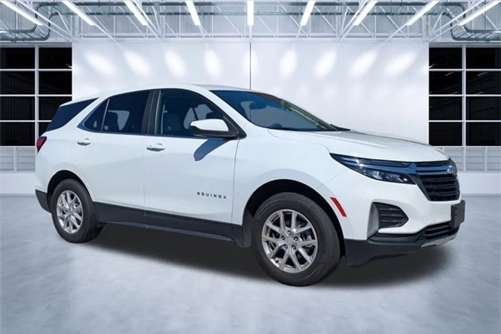 2023 Chevrolet Equinox LT photo 1