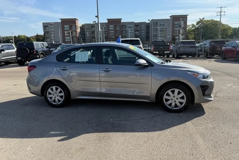2022 Kia Rio S photo 1