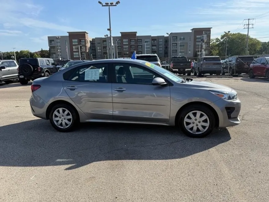 2022 Kia Rio S photo 1
