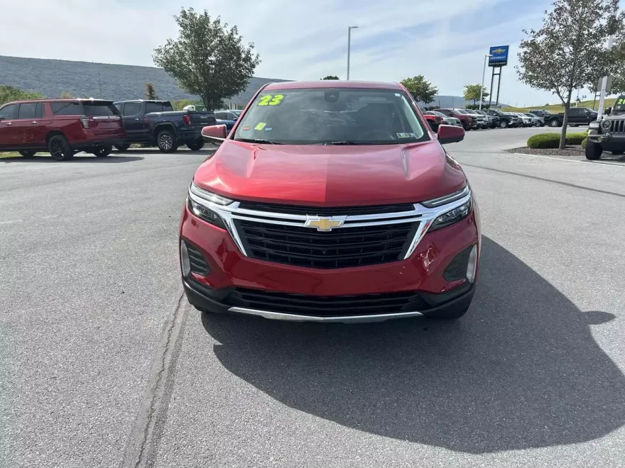 2023 Chevrolet Equinox LT photo 1