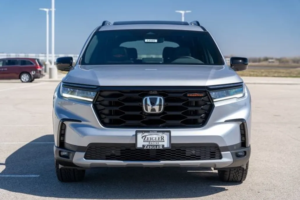 2025 Honda Pilot TrailSport photo 1