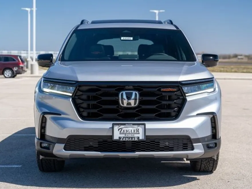 2025 Honda Pilot TrailSport photo 1