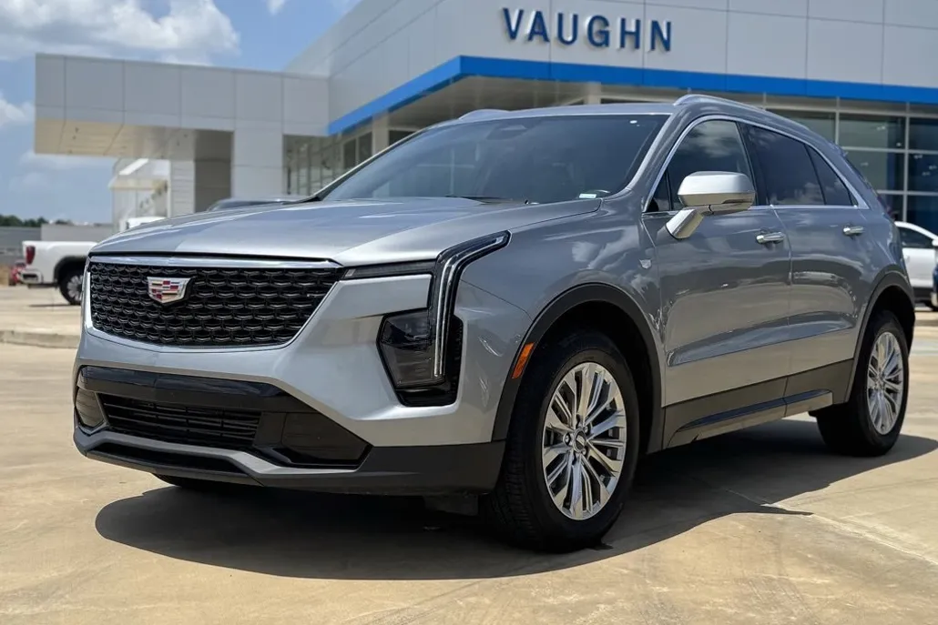 2024 Cadillac XT4 Premium Luxury photo 1