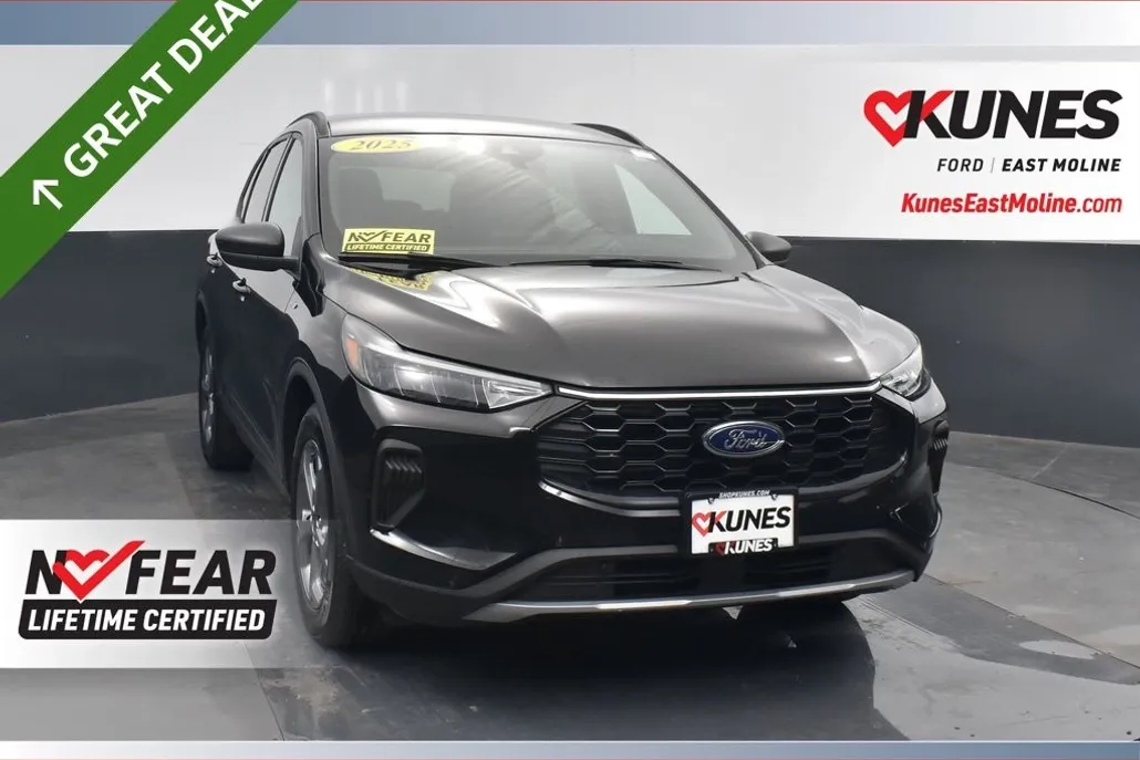 2025 Ford Escape ST-Line photo 1