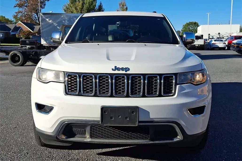 2017 Jeep Grand Cherokee Limited photo 1