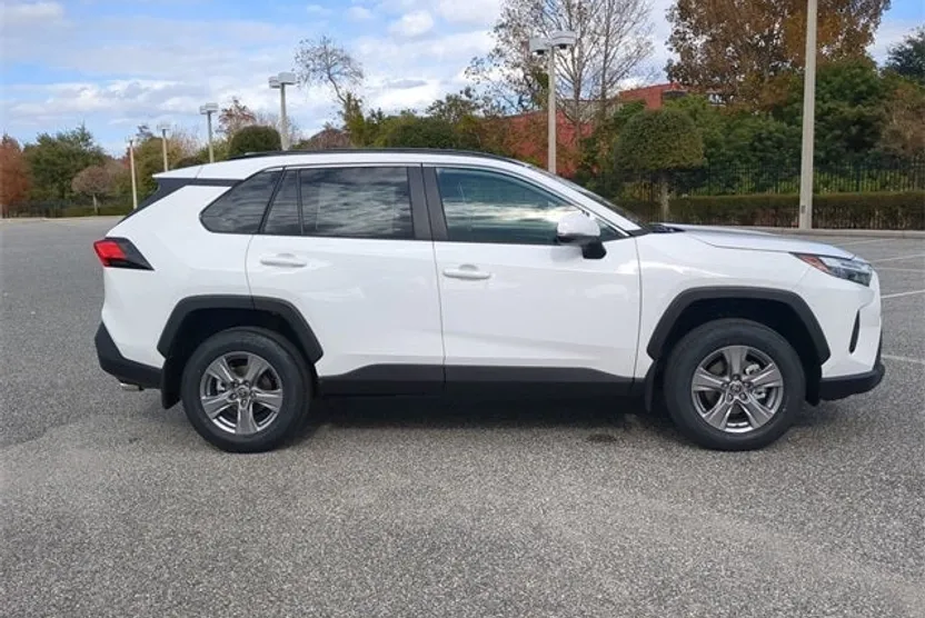 2025 Toyota RAV4 XLE photo 1