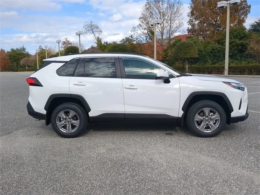 2025 Toyota RAV4 XLE photo 1