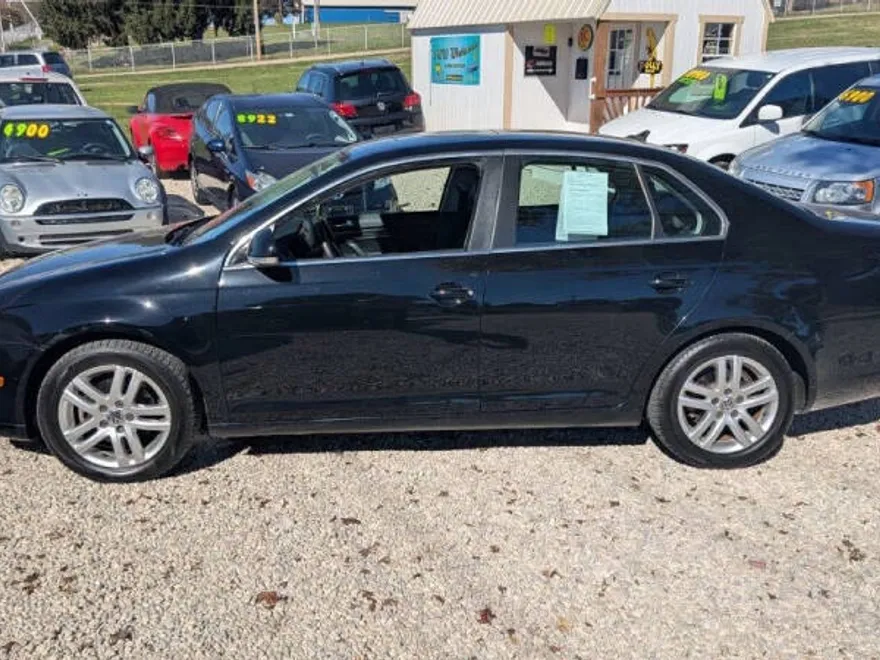 2010 Volkswagen Jetta 2.5 SEL 2.0T Wolfsburg Edition TDI photo 1