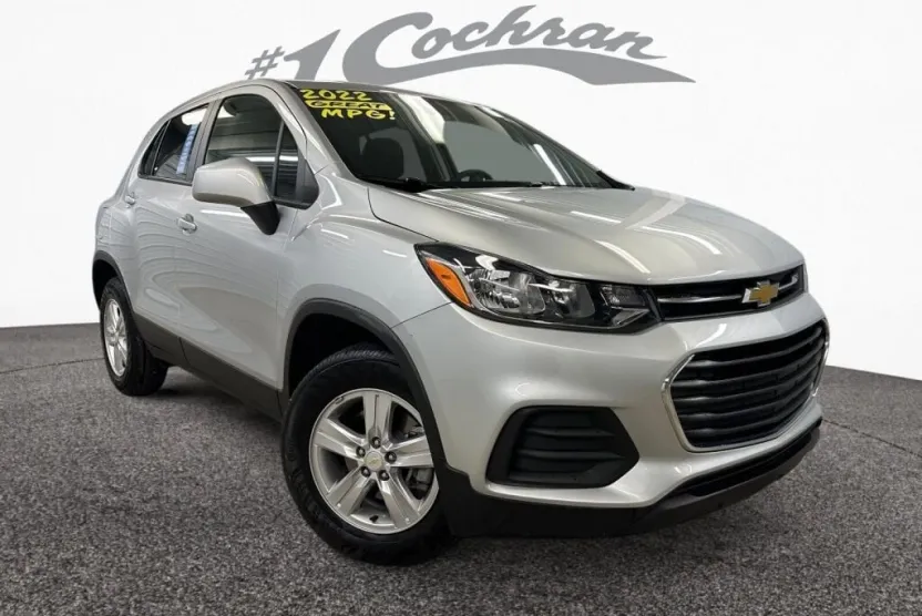 2022 Chevrolet Trax LS photo 1