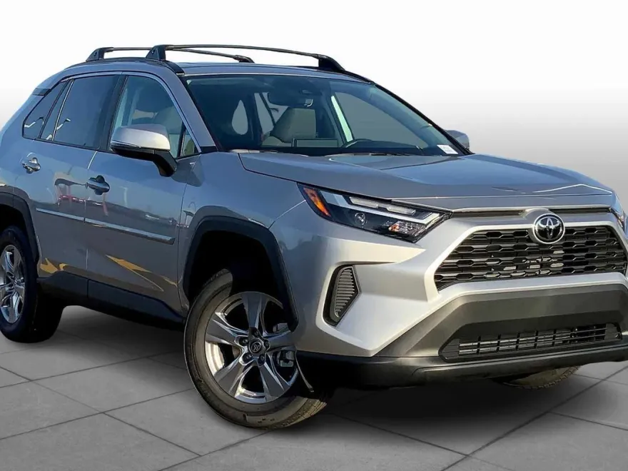 2025 Toyota RAV4 XLE photo 1