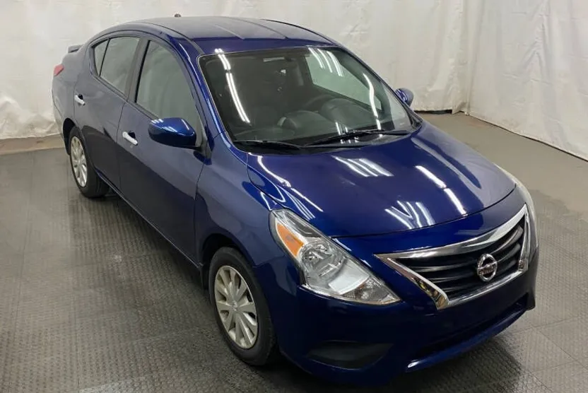 2018 Nissan Versa SV photo 1