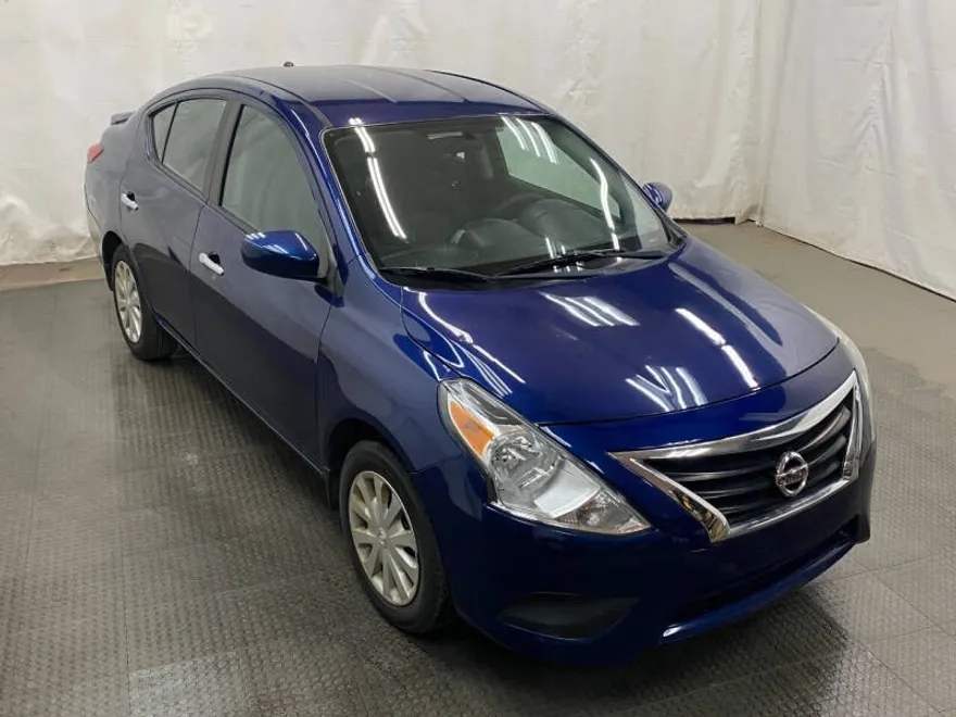 2018 Nissan Versa SV photo 1