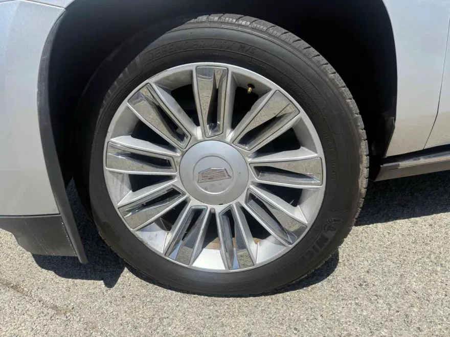 2016 Cadillac Escalade ESV Platinum photo 1