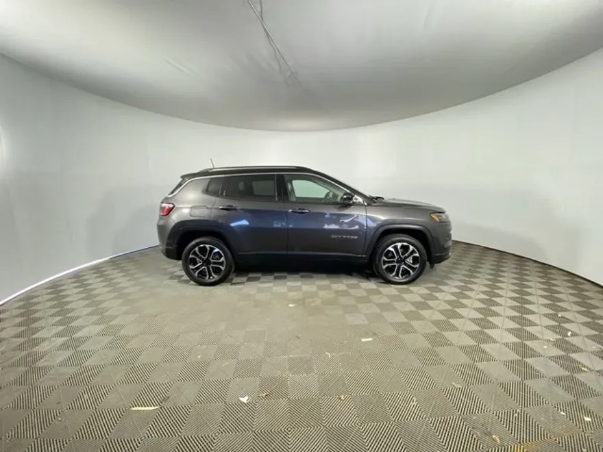2022 Jeep Compass Limited photo 1