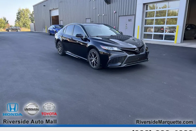 2022 Toyota Camry SE photo 1
