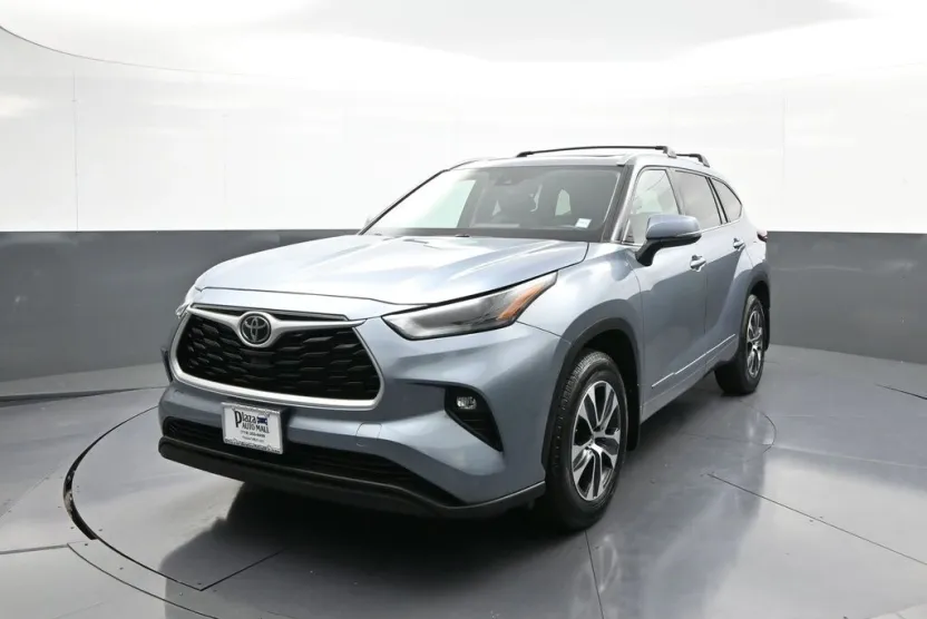 2022 Toyota Highlander XLE photo 1