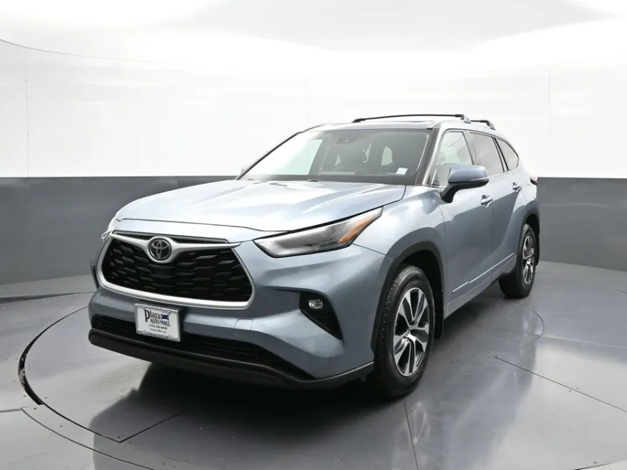 2022 Toyota Highlander XLE photo 1