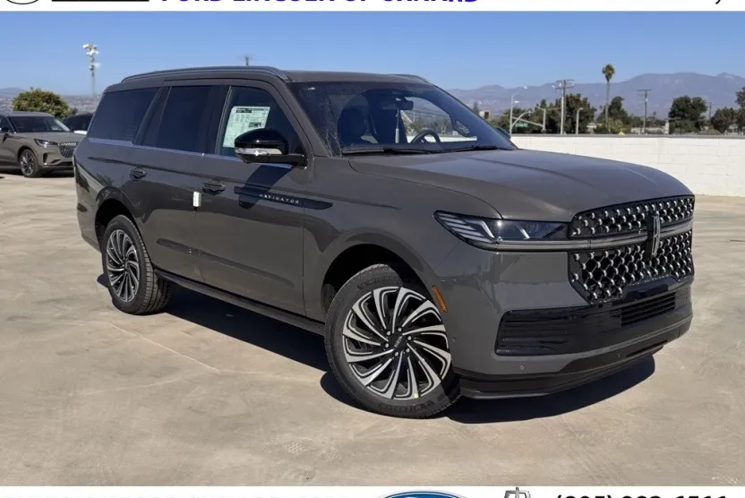 2025 Lincoln Navigator Black Label photo 1