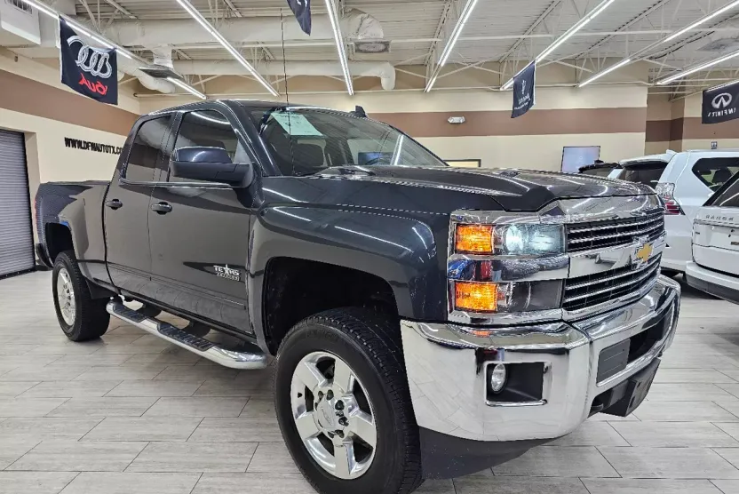 2017 Chevrolet Silverado 2500HD LT photo 1