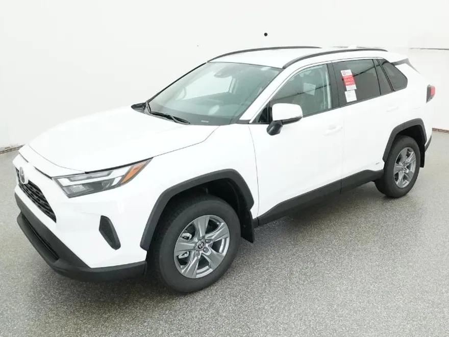 2025 Toyota RAV4 Hybrid XLE photo 1