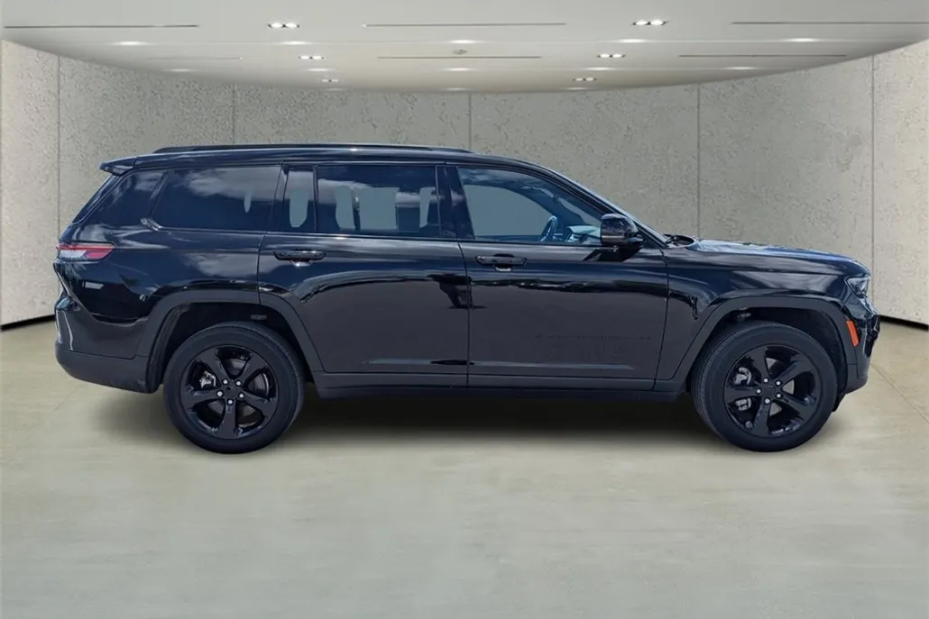 2022 Jeep Grand Cherokee Altitude photo 1