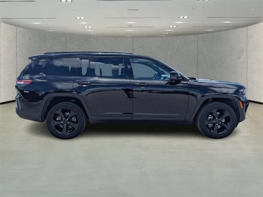 2022 Jeep Grand Cherokee Altitude photo 1