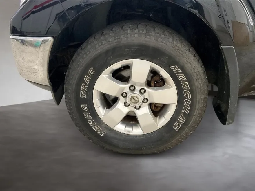 2011 Nissan Frontier SV photo 1