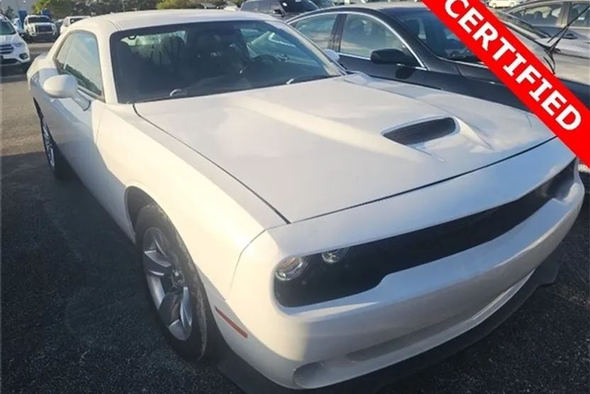 2021 Dodge Challenger SXT photo 1
