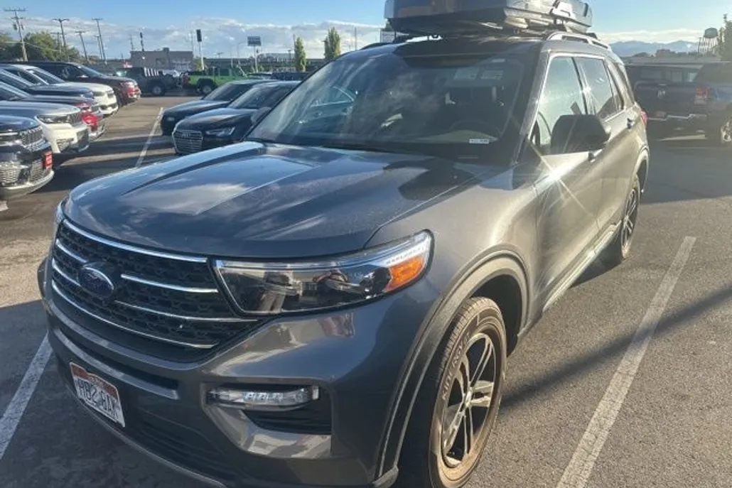 2023 Ford Explorer XLT photo 1