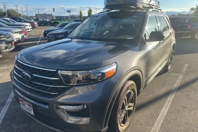 2023 Ford Explorer XLT photo 1