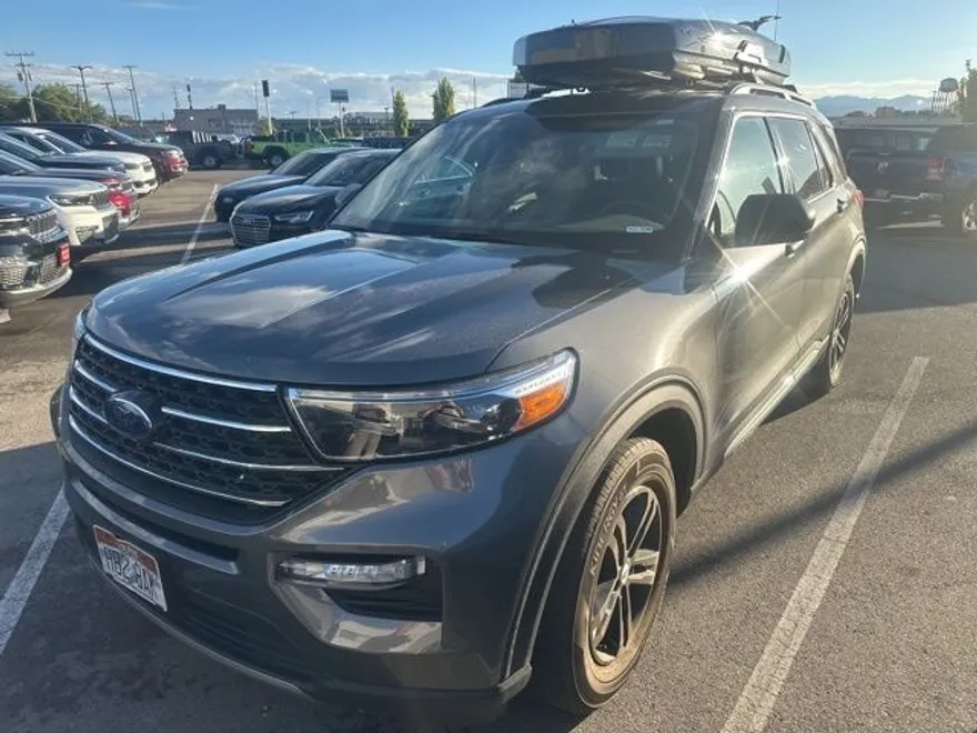 2023 Ford Explorer XLT photo 1