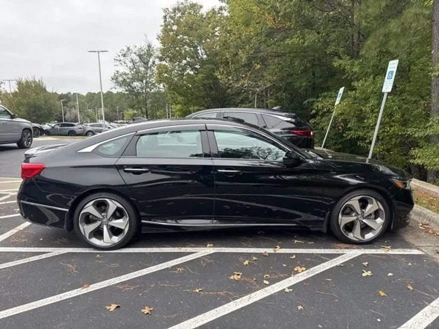 2018 Honda Accord Touring 2.0T photo 1