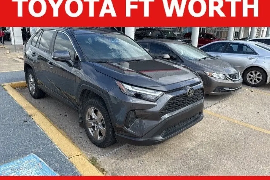 2023 Toyota RAV4 XLE photo 1