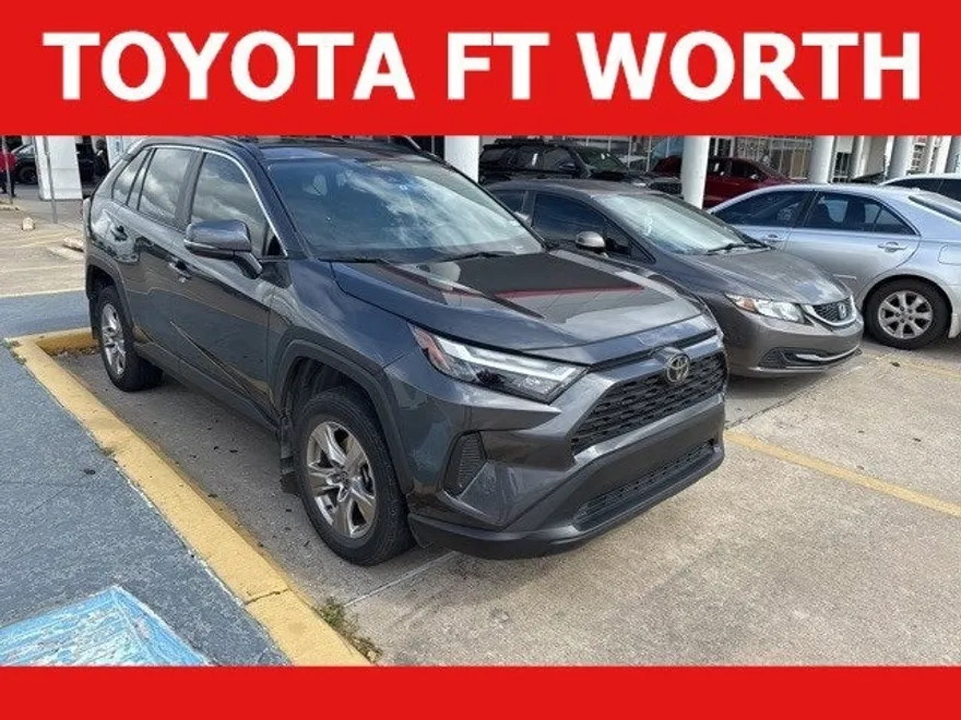 2023 Toyota RAV4 XLE photo 1