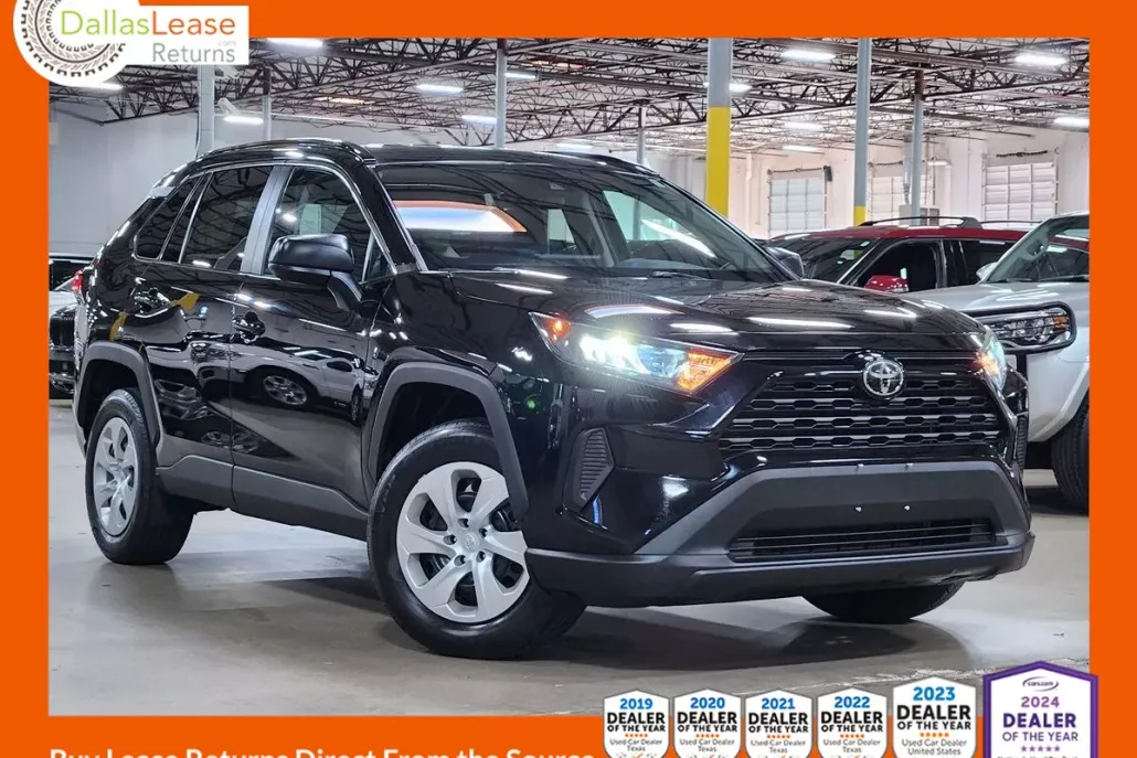 2019 Toyota RAV4 LE photo 1